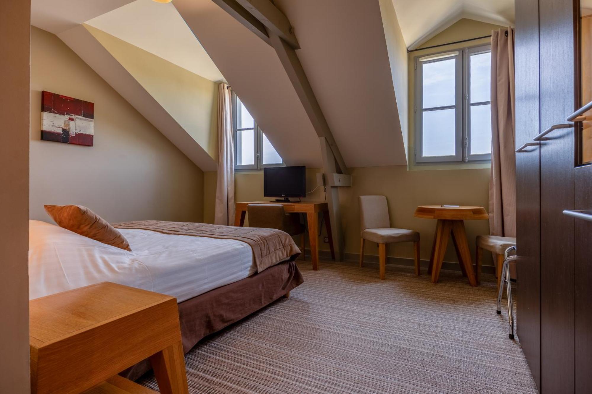 Hotel Et Spa Du Chateau Lagord Rum bild